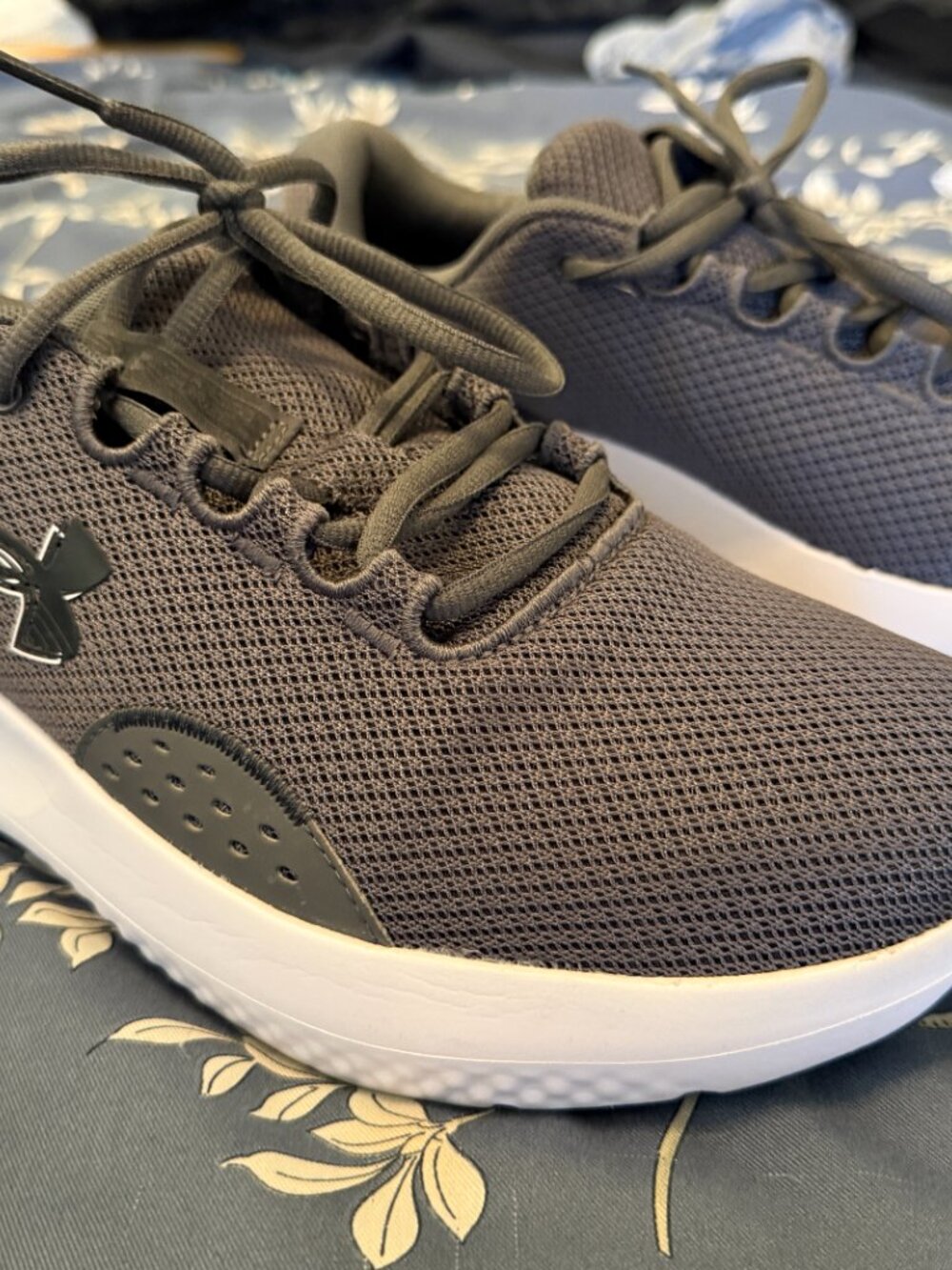 Under Armour Charged Surge 4 Running Shoes (wide fit) - Picture 2 of 11